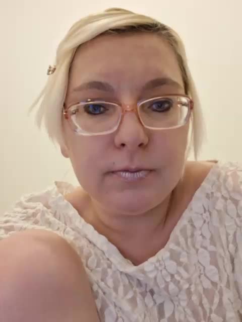 Vika211 Adult Chat December 31, 2025