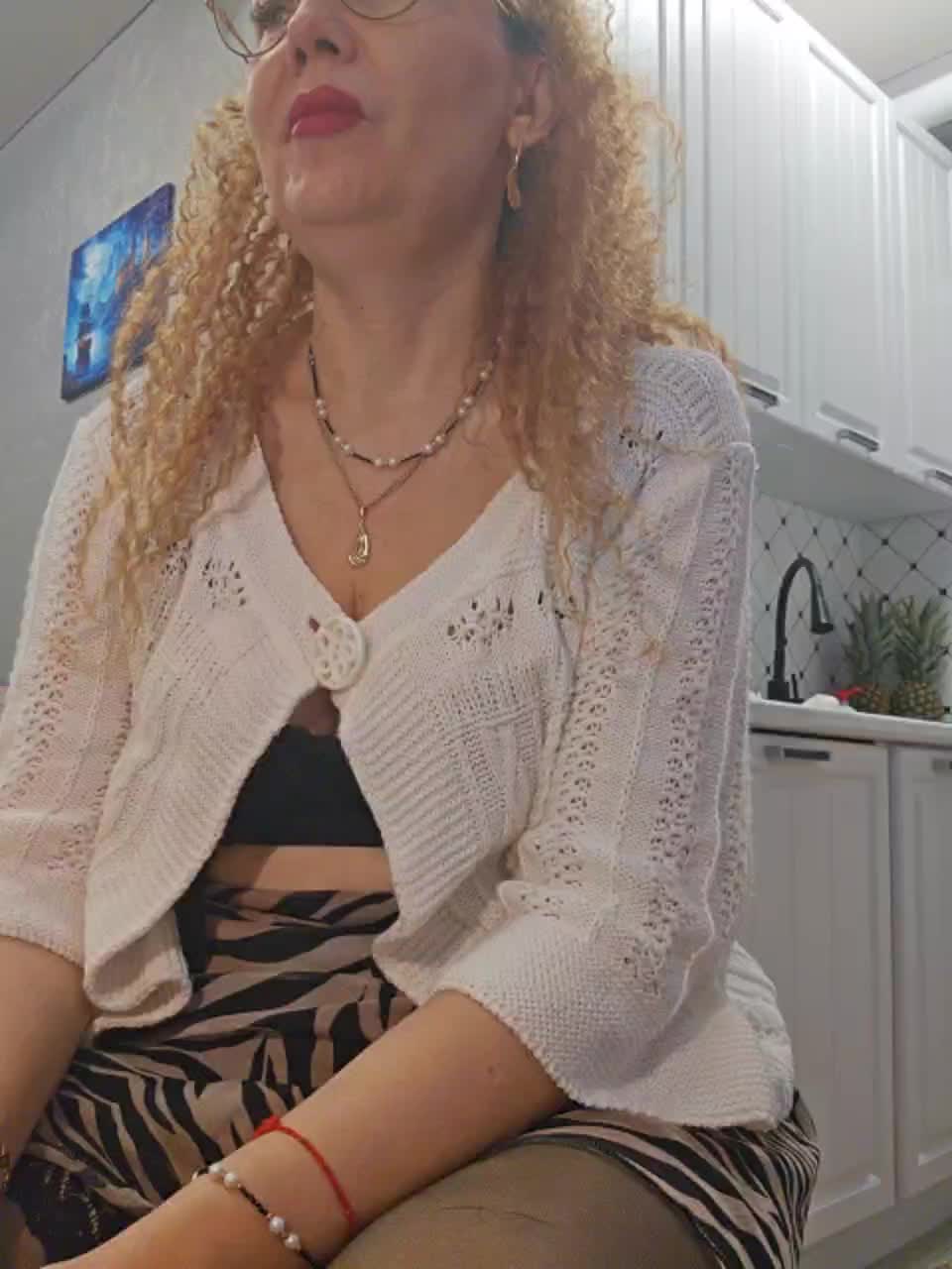 Pink-Lips Adult Chat December 31, 2025