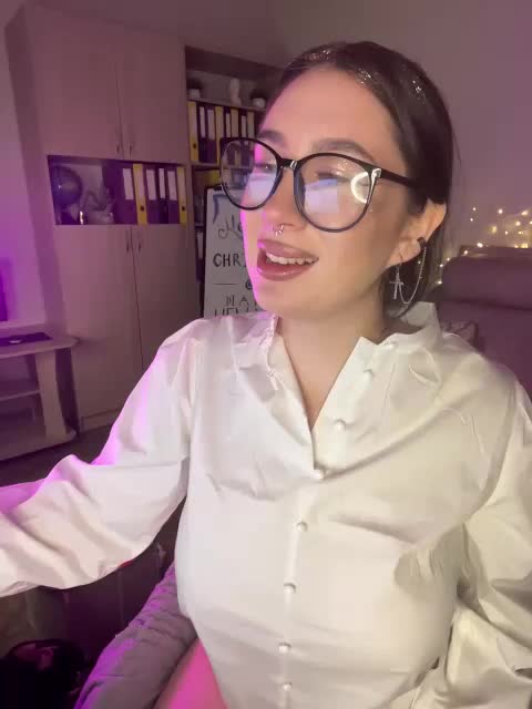 CurvyWoman- Adult Chat December 31, 2025