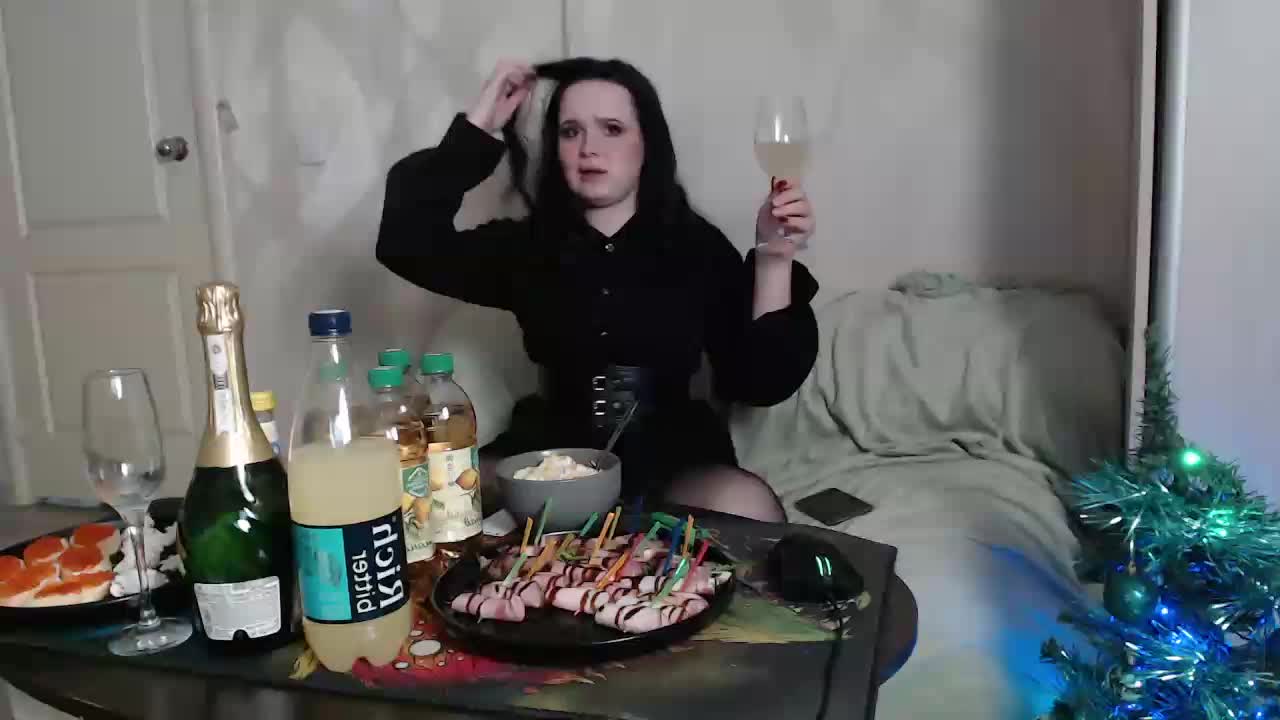 Lizzi-Peach Adult Chat January 1, 2026