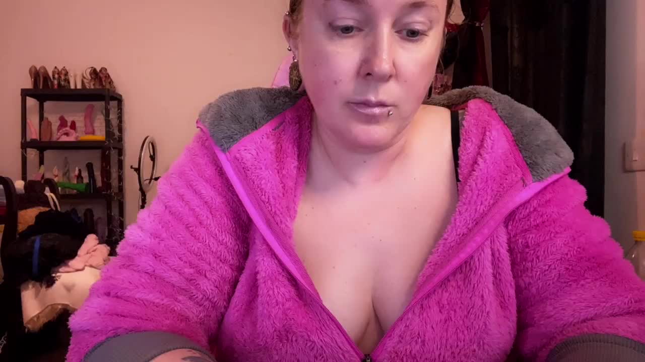 NylonQueen Adult Chat January 5, 2026