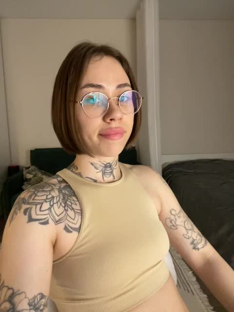 v_-_-_v Adult Chat January 7, 2026