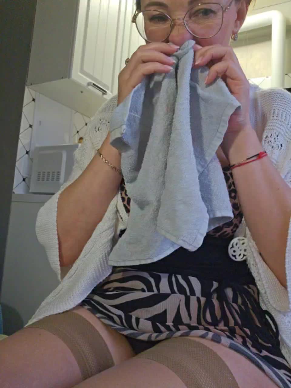 Pink-Lips Adult Chat January 7, 2026