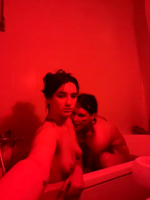 WetLips19 Adult Chat January 11, 2026