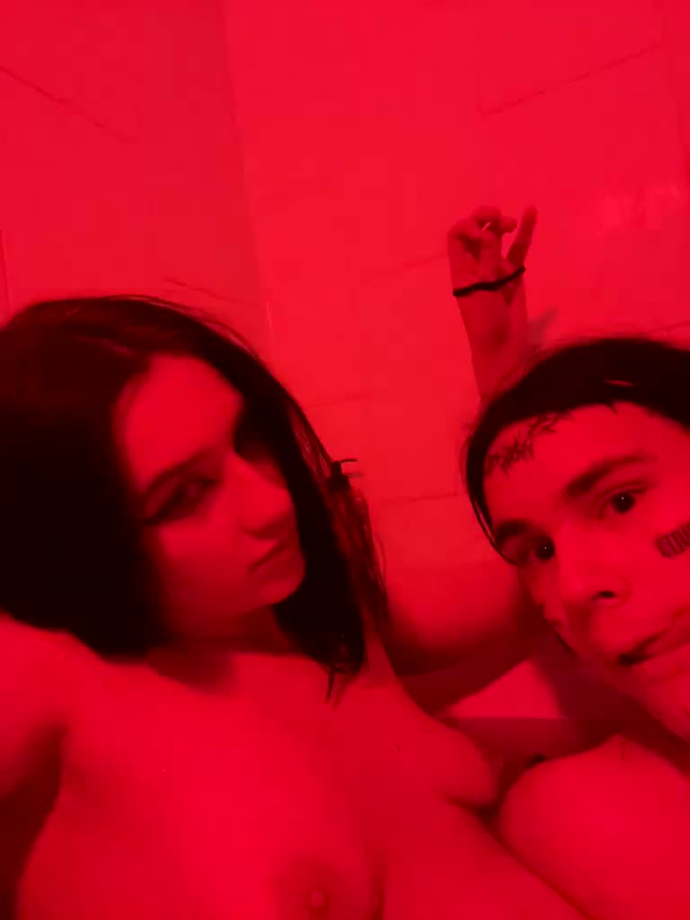 WetLips19 Adult Chat January 11, 2026