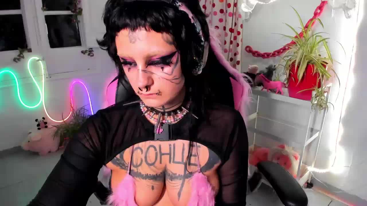 Lady-sontse- Adult Chat January 13, 2026