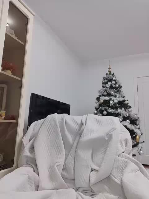 _SKYY_____ Adult Chat January 14, 2026