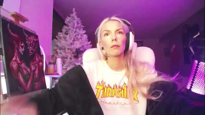 tinykylie Adult Chat December 19, 2025