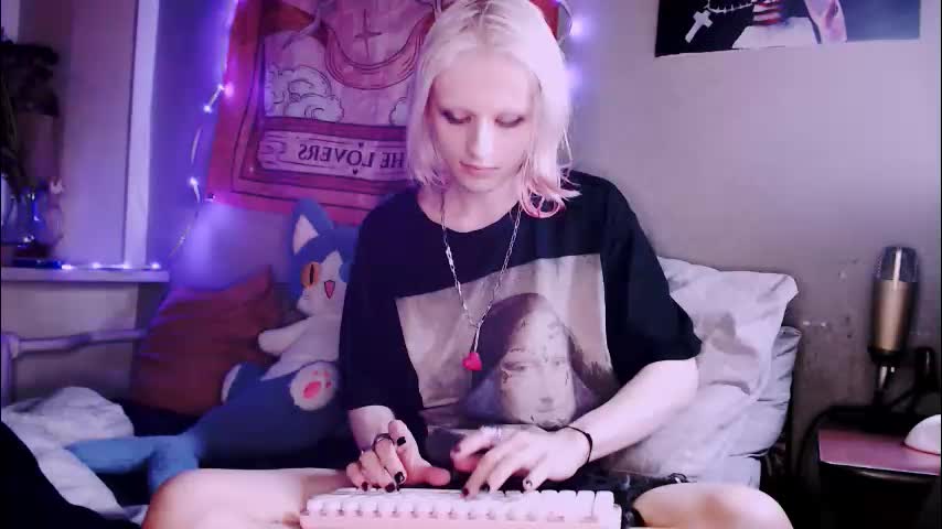 alien_bella Adult Chat January 15, 2026