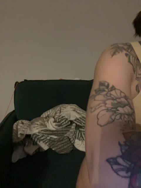 v_-_-_v Adult Chat January 18, 2026