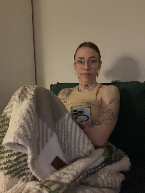 v_-_-_v Adult Chat January 18, 2026