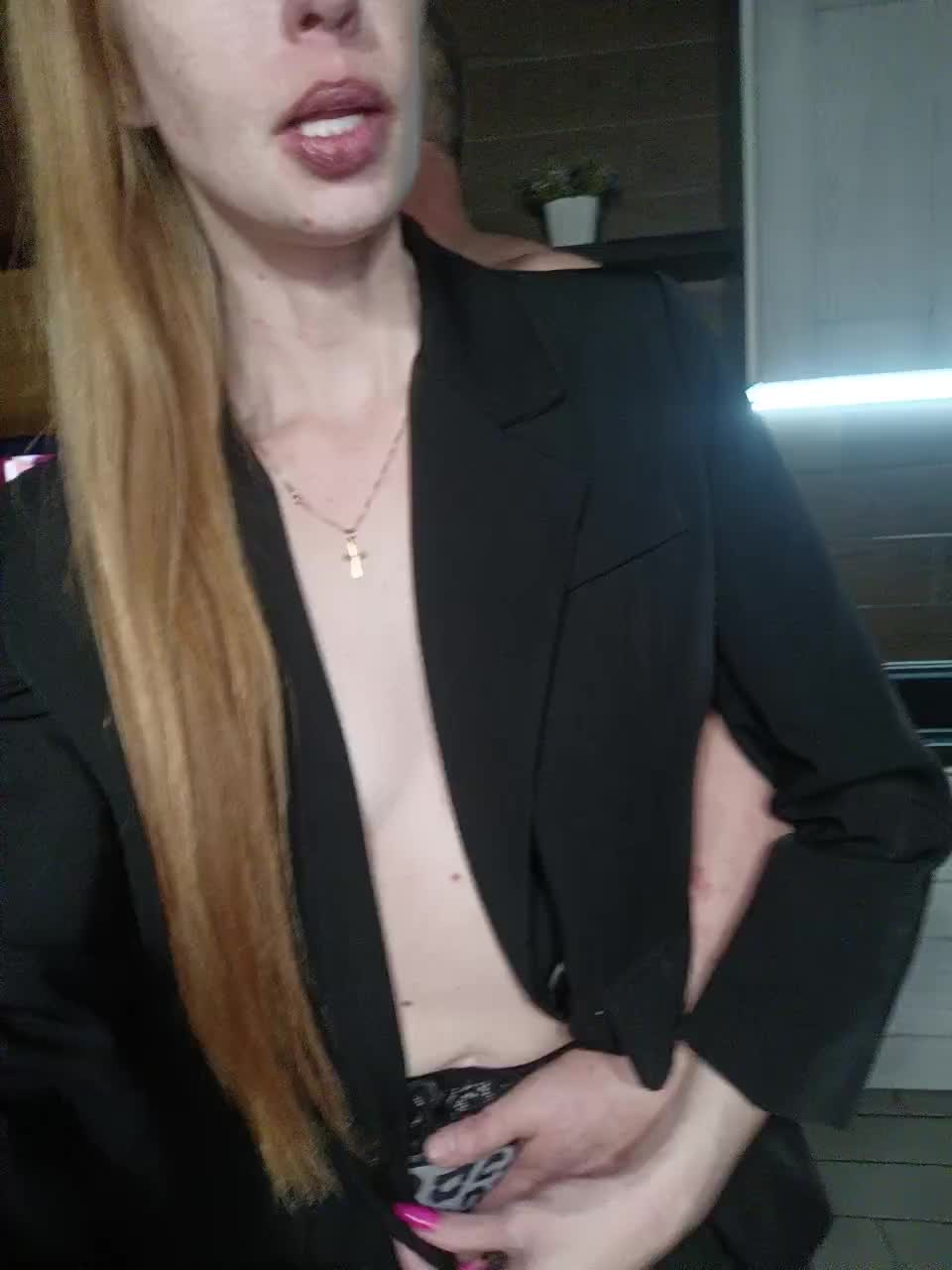 AnnaMaks12 Adult Chat January 18, 2026