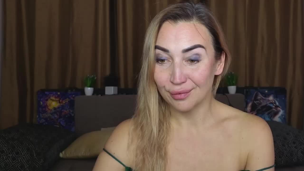 Jullyblondkiss Adult Chat January 18, 2026