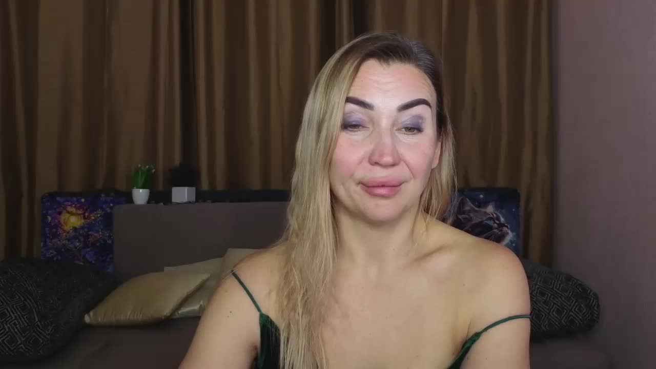 Jullyblondkiss Adult Chat January 18, 2026