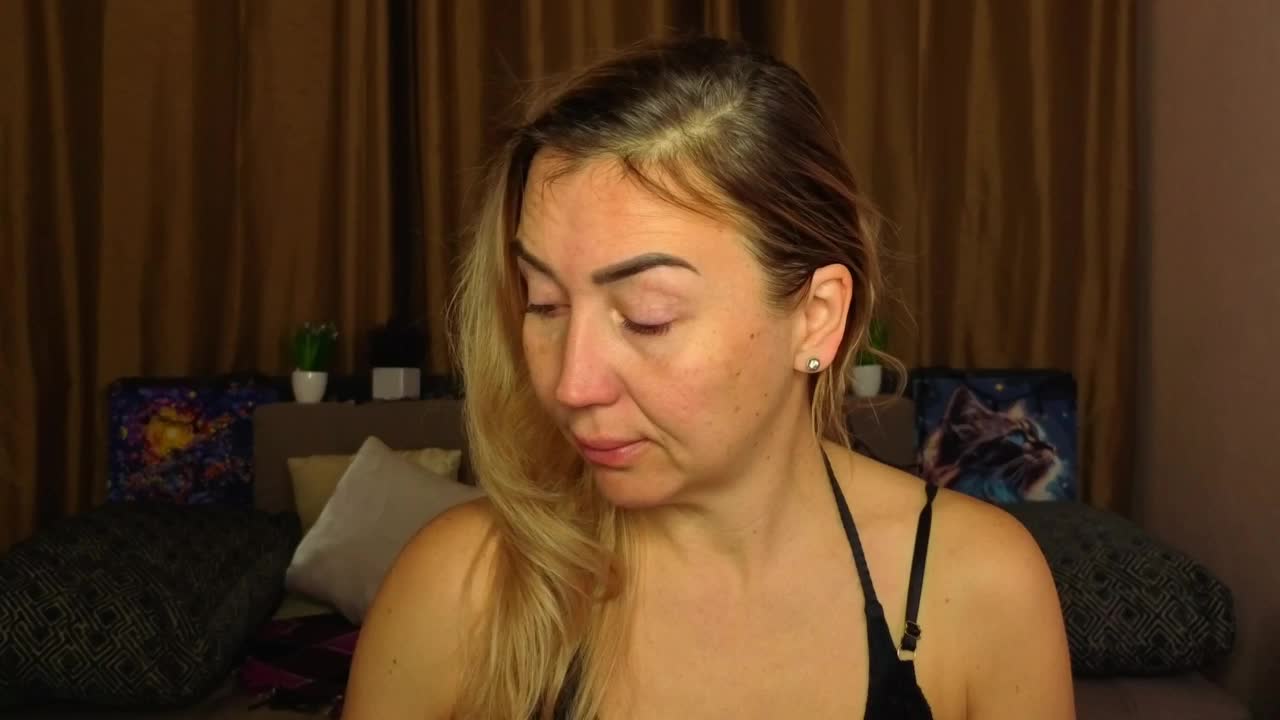 Jullyblondkiss Adult Chat January 19, 2026