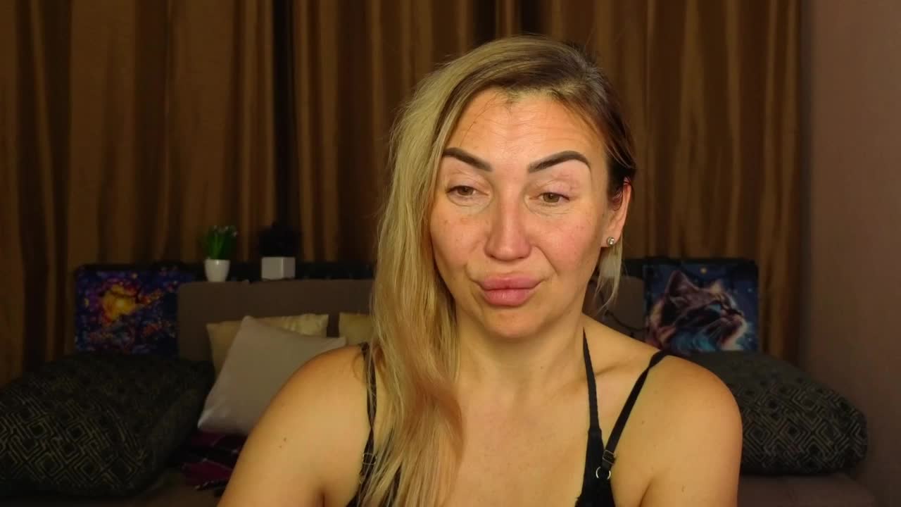 Jullyblondkiss Adult Chat January 19, 2026