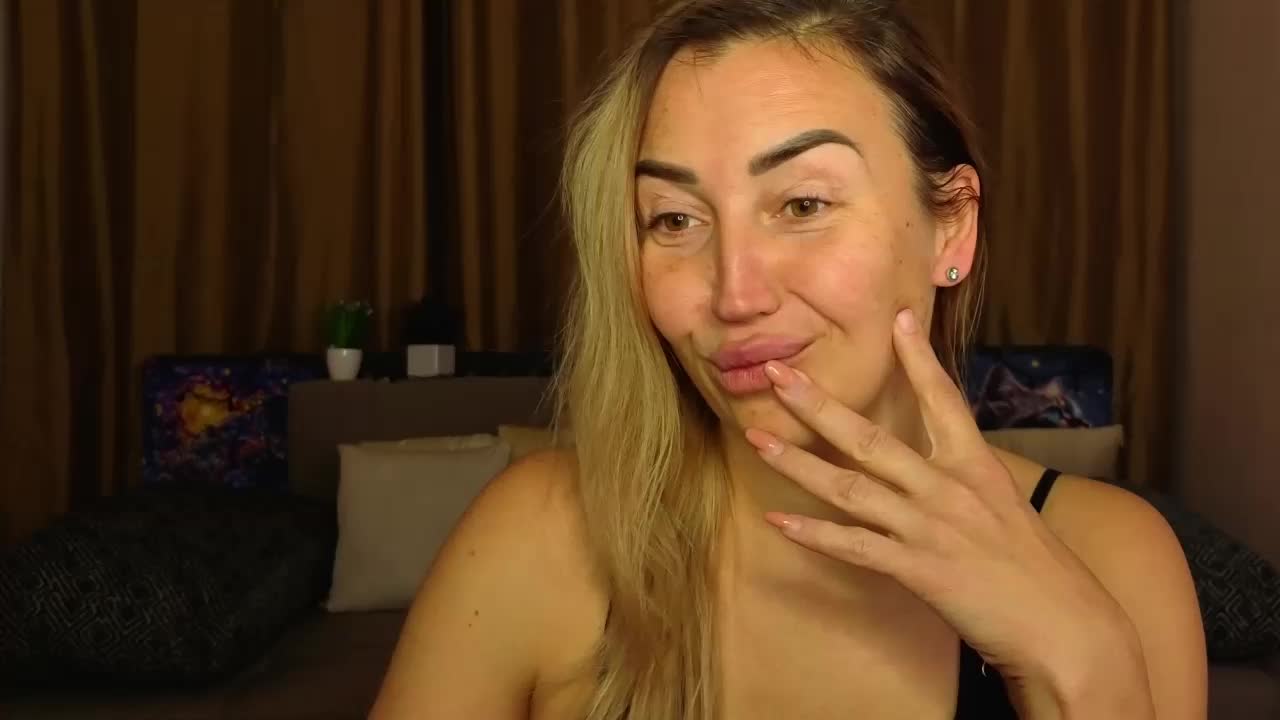 Jullyblondkiss Adult Chat January 19, 2026