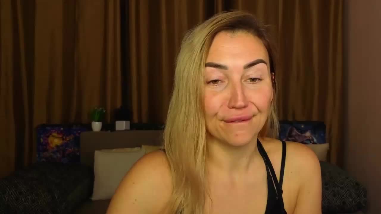 Jullyblondkiss Adult Chat January 19, 2026