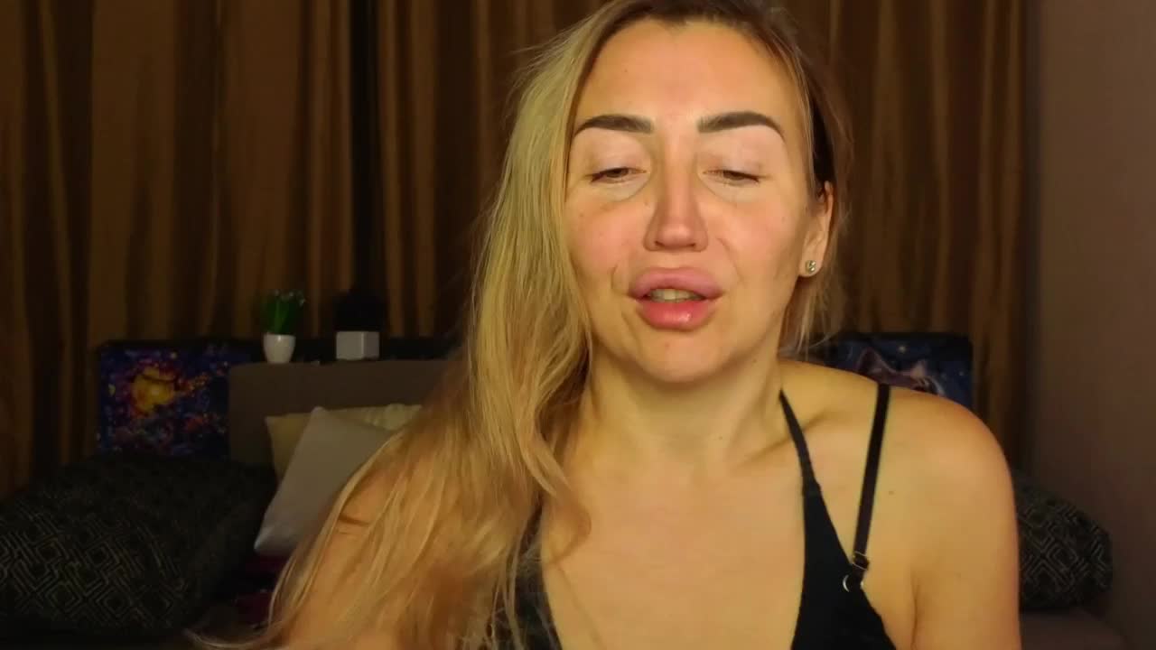 Jullyblondkiss Adult Chat January 19, 2026