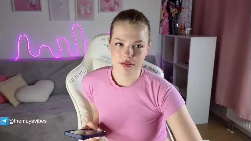 maya_blonde18 Adult Chat January 20, 2026