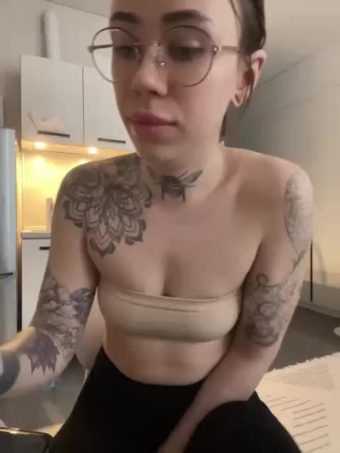 v_-_-_v Adult Chat January 21, 2026