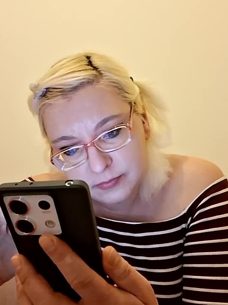 Vika211 Adult Chat January 21, 2026