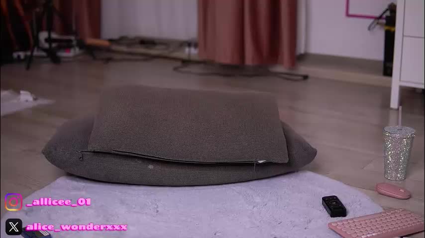 vanessasimon Adult Chat January 22, 2026