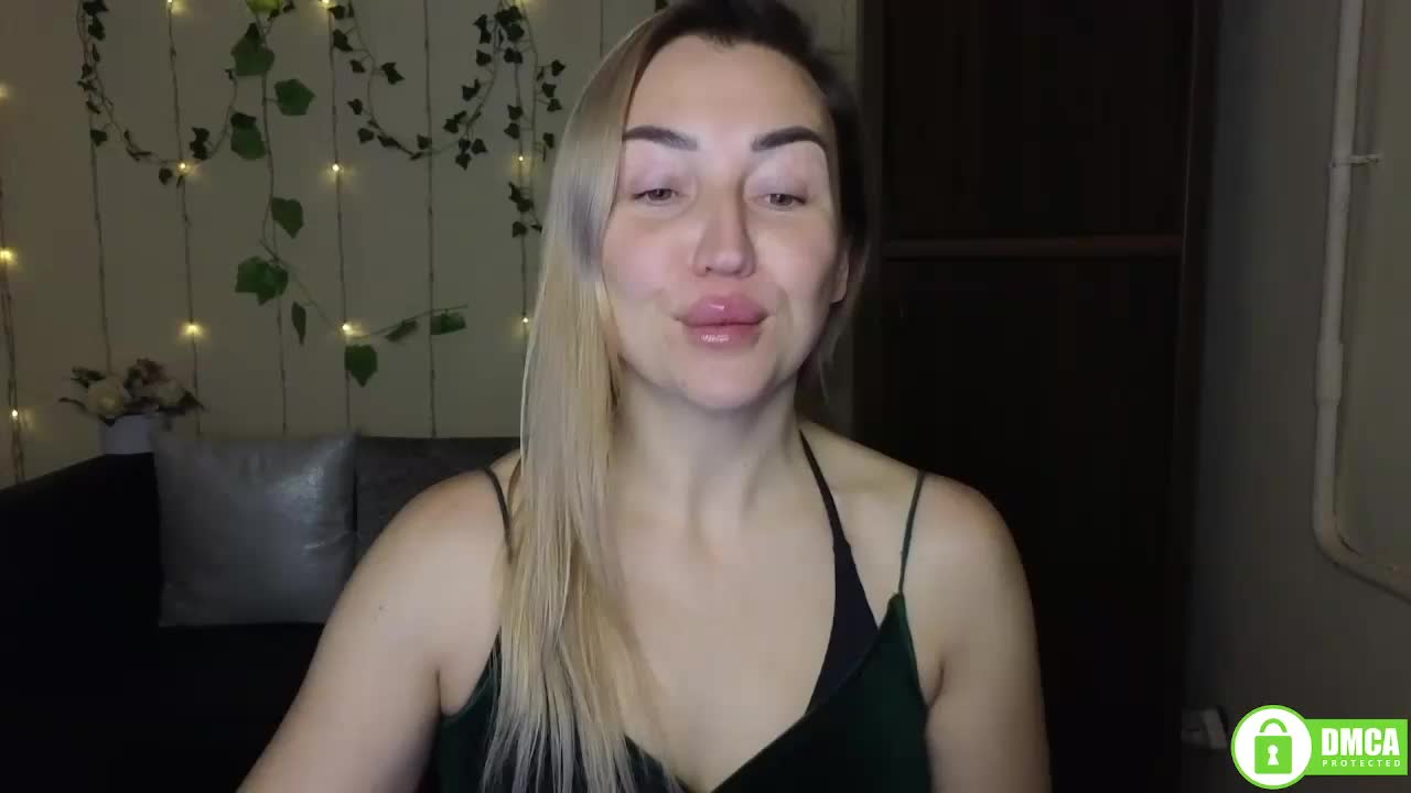 Jullyblondkiss Adult Chat January 25, 2026