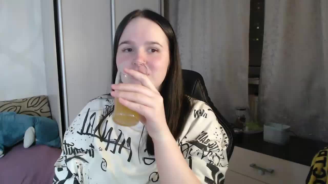 Lizzi-Peach Adult Chat January 25, 2026