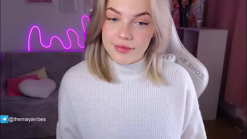 maya_blonde18 Adult Chat January 26, 2026