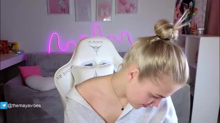 maya_blonde18 Adult Chat January 26, 2026