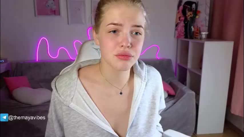 maya_blonde18 Adult Chat January 27, 2026