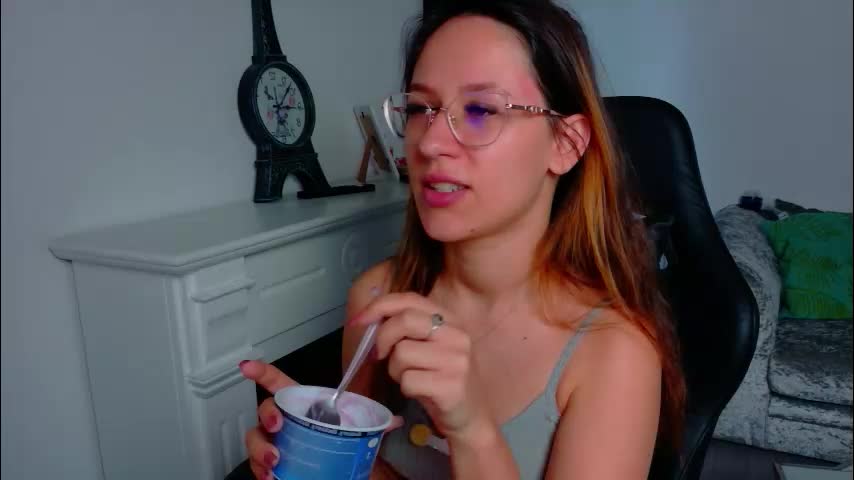 nicoleirisxxx Adult Chat January 27, 2026