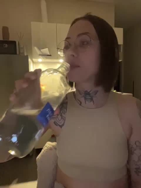 v_-_-_v Adult Chat January 28, 2026