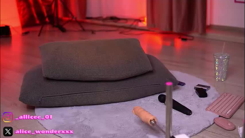 vanessasimon Adult Chat January 28, 2026