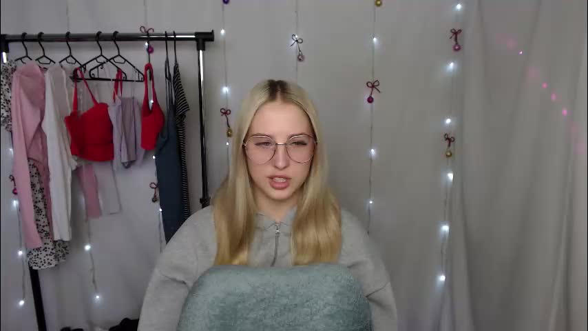 sweet_amelia03 Adult Chat January 28, 2026