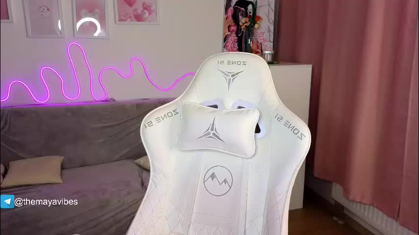 maya_blonde18 Adult Chat January 29, 2026