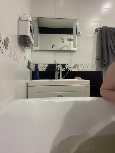 Lizzi-Peach Adult Chat January 30, 2026