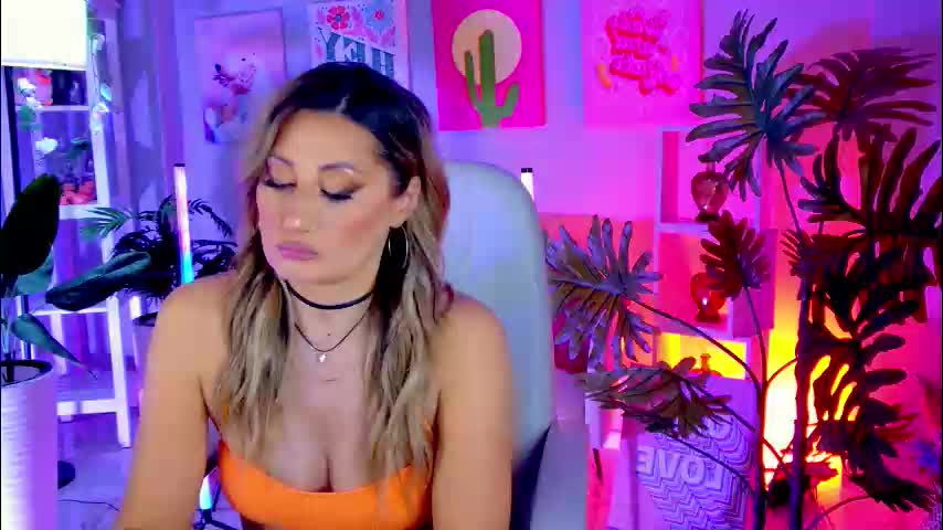 sarahholly Adult Chat February 1, 2026