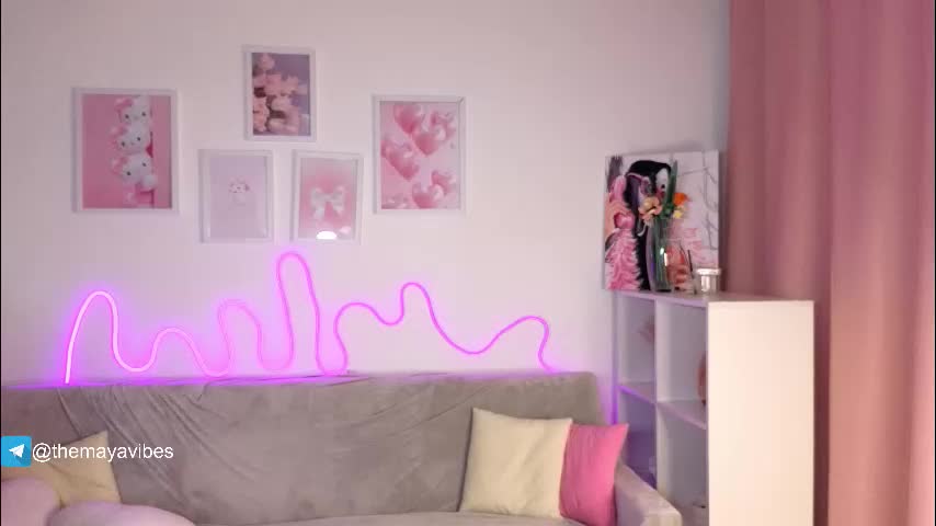 maya_blonde18 Adult Chat February 1, 2026