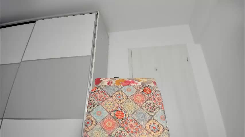 snow_flakee Adult Chat February 1, 2026