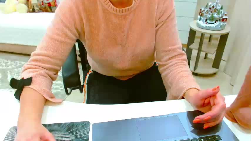 JuicyGloss Adult Chat February 8, 2026