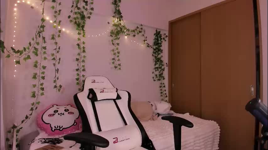 vivian_qwerty Adult Chat February 8, 2026