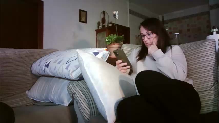 lolahueso Adult Chat February 8, 2026