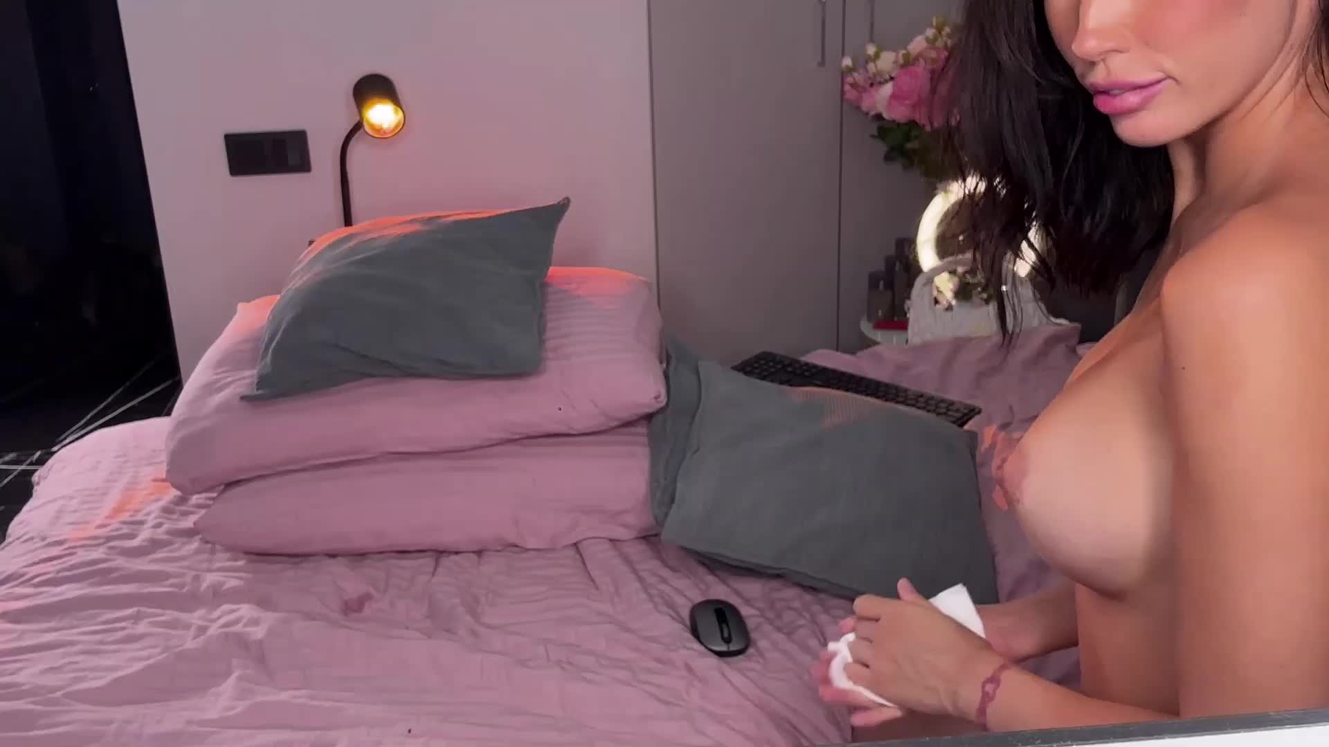 SheOnShe Adult Chat February 9, 2026