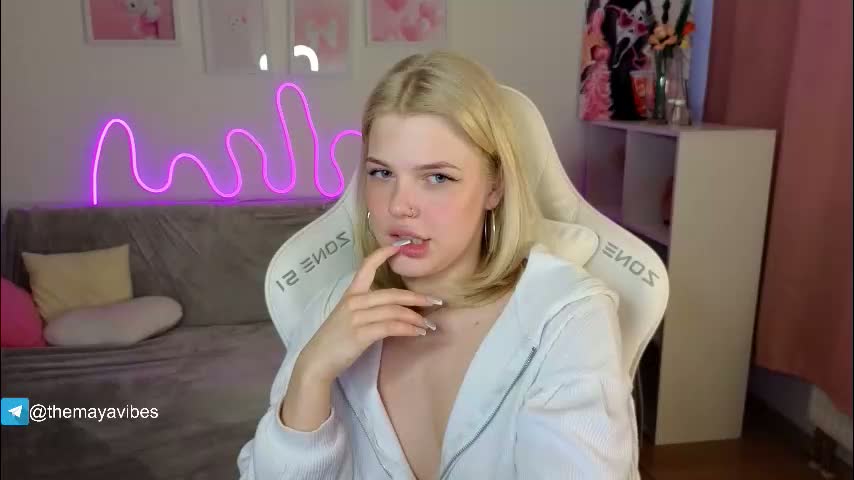 maya_blonde18 Adult Chat February 11, 2026