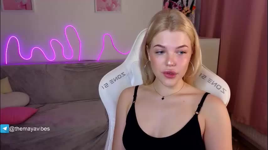 maya_blonde18 Adult Chat February 14, 2026