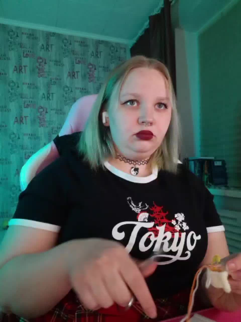 -MeooW- Adult Chat February 14, 2026