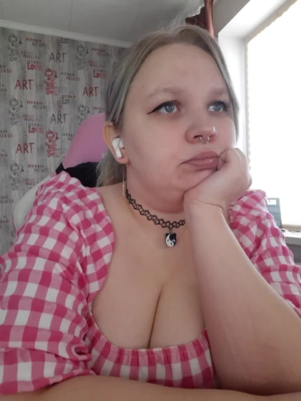 -MeooW- Adult Chat February 14, 2026