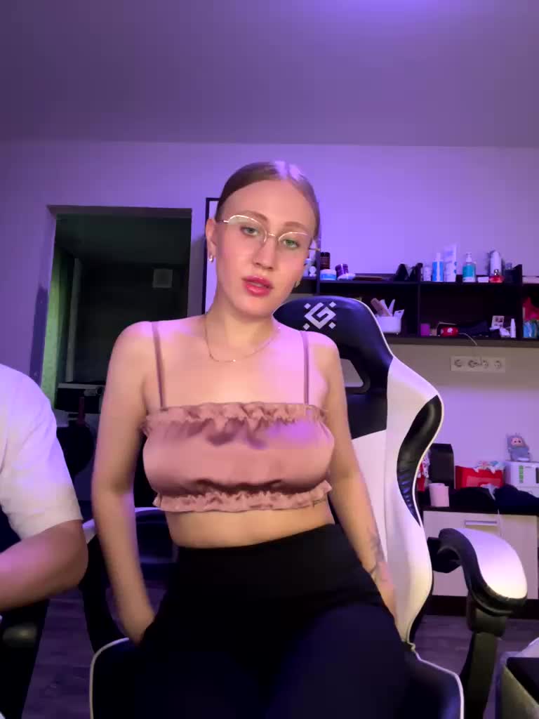 Durnaya_kis Adult Chat February 15, 2026